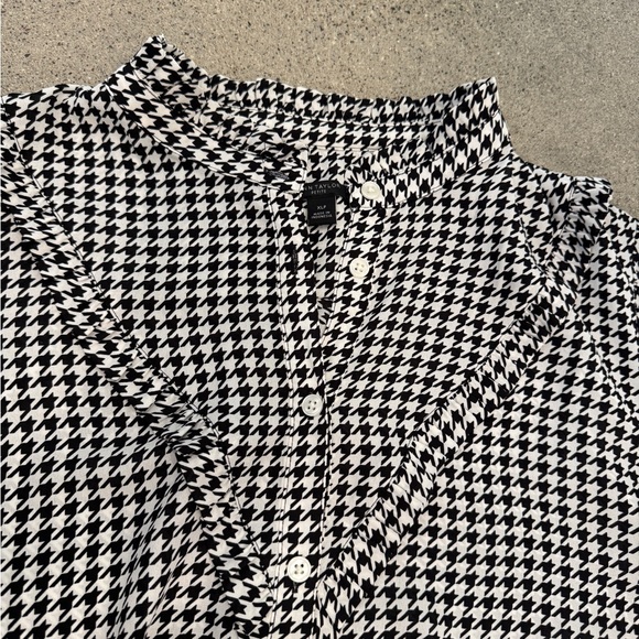 Ann Taylor Black & White Houndstooth Ruffle-Front Button Down in XL Petite - Picture 4 of 7